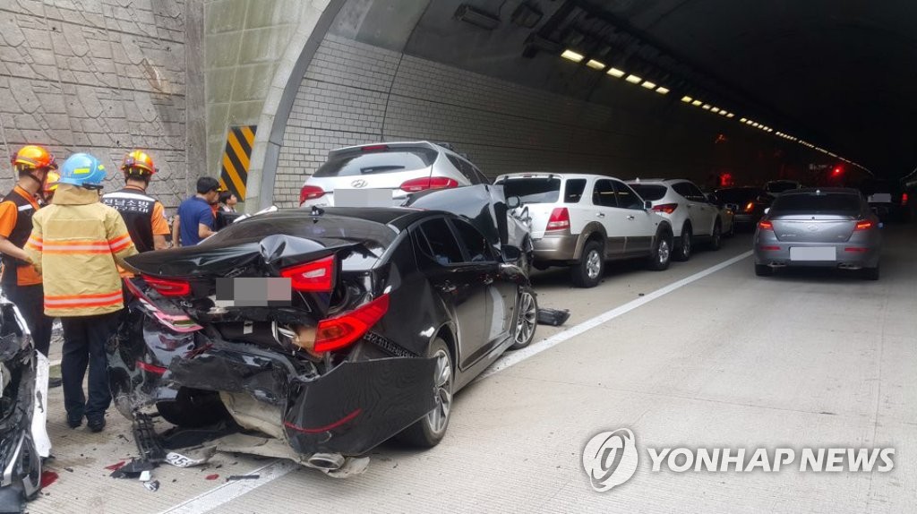 서해안고속도로 몽탄2터널 다중 추돌사고 현장