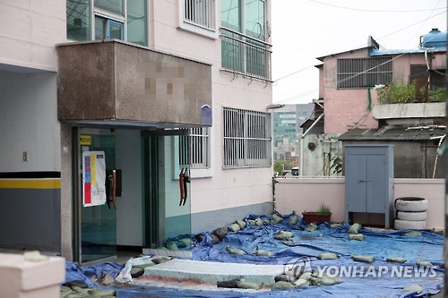 빌라 '기우뚱'…주민 긴급 대피