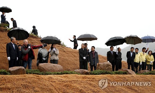 '크리스 드루리' 작품 제막식