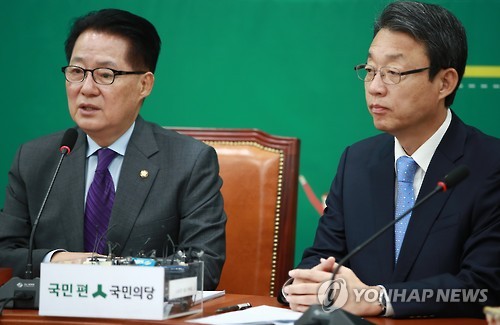 발언하는 박지원 원내대표