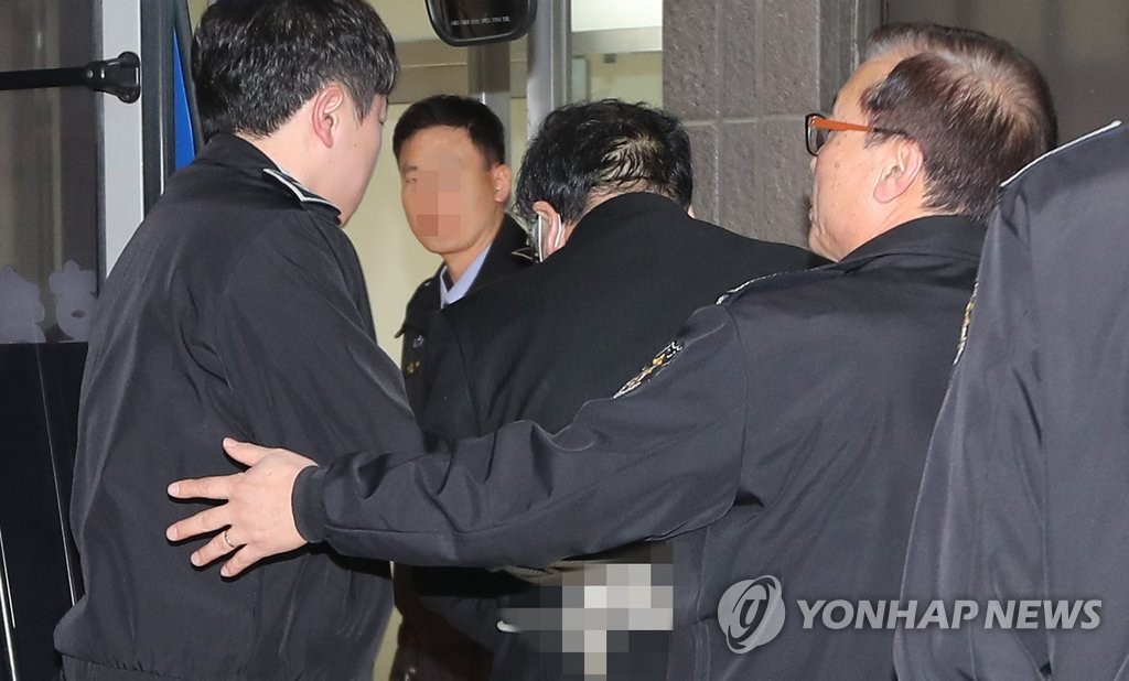 다시 검찰 온 안종범