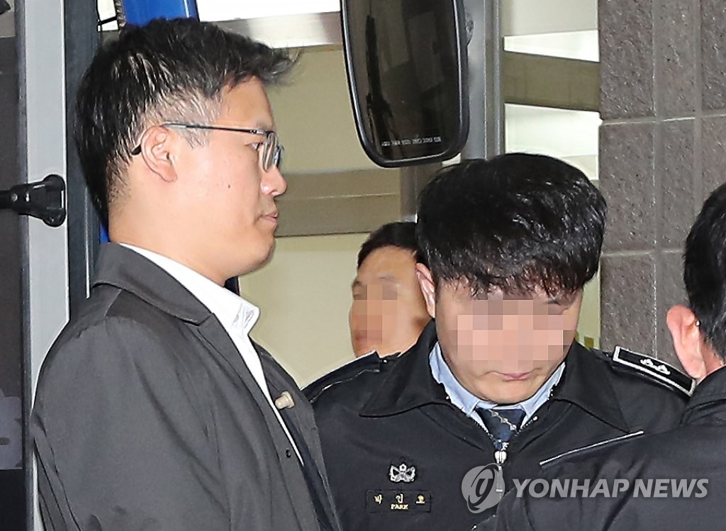 검찰 들어서는 정호성