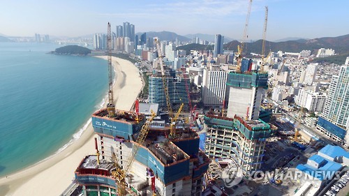해운대 해변에 공사중인 엘시티