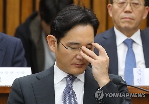 집중되는 포화에 괴로운 이재용 부회장