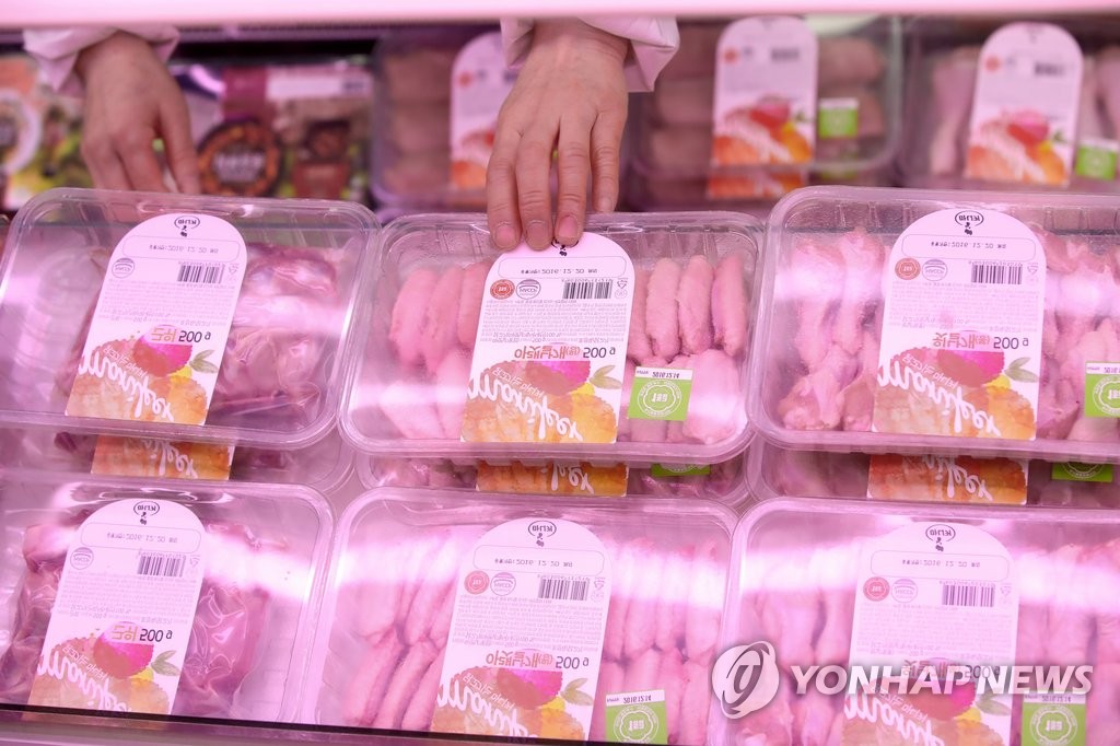대형마트에 진열된 닭고기 [연합뉴스 자료사진]