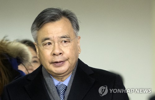 출근하는 박영수 특별검사