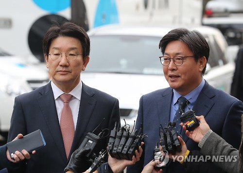 답변하는 국회 소추위원단