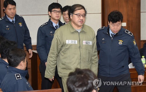 법정으로 향하는 안종범