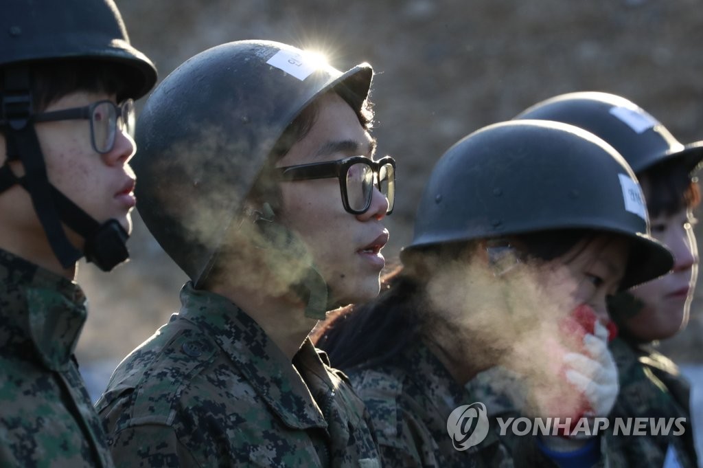 극한 추위 속 특전사 캠프
