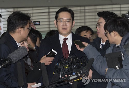 질문 받는 이재용