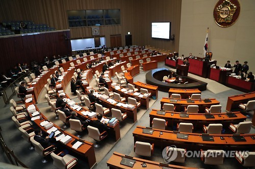 주제 발표 듣는 헌법개정특위