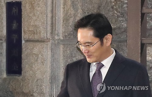 서울구치소 나서는 이재용 부회장