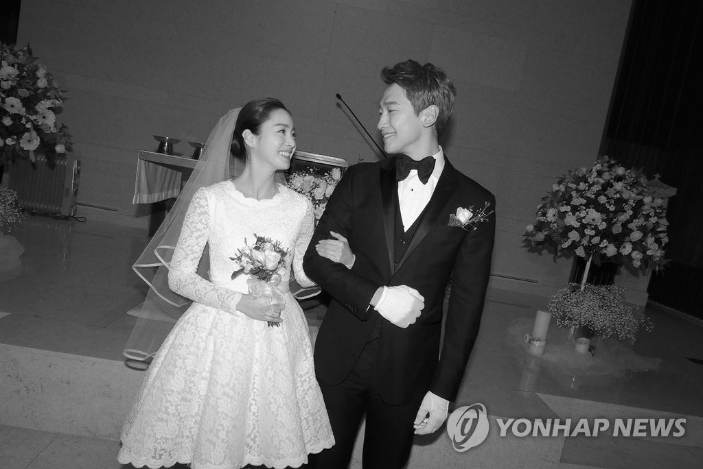 비·김태희, 가회동성당서 결혼식