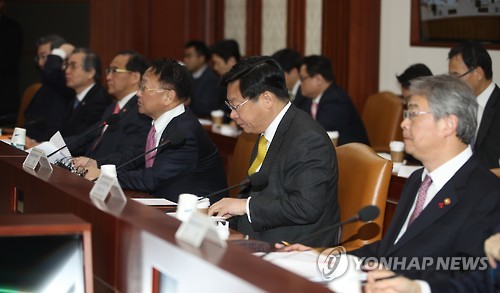 유일호 부총리 경제관계장관회의 주재