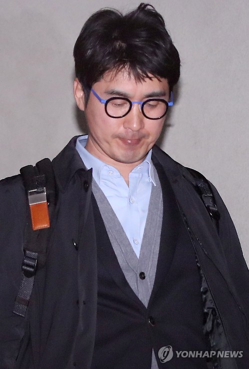 법정 나서는 이성한 전 사무총장