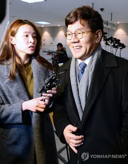 '웃으며 들어갔지만…' 이청연 교육감 법정구속