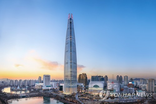 최종 사용 승인받은 롯데월드타워 전경