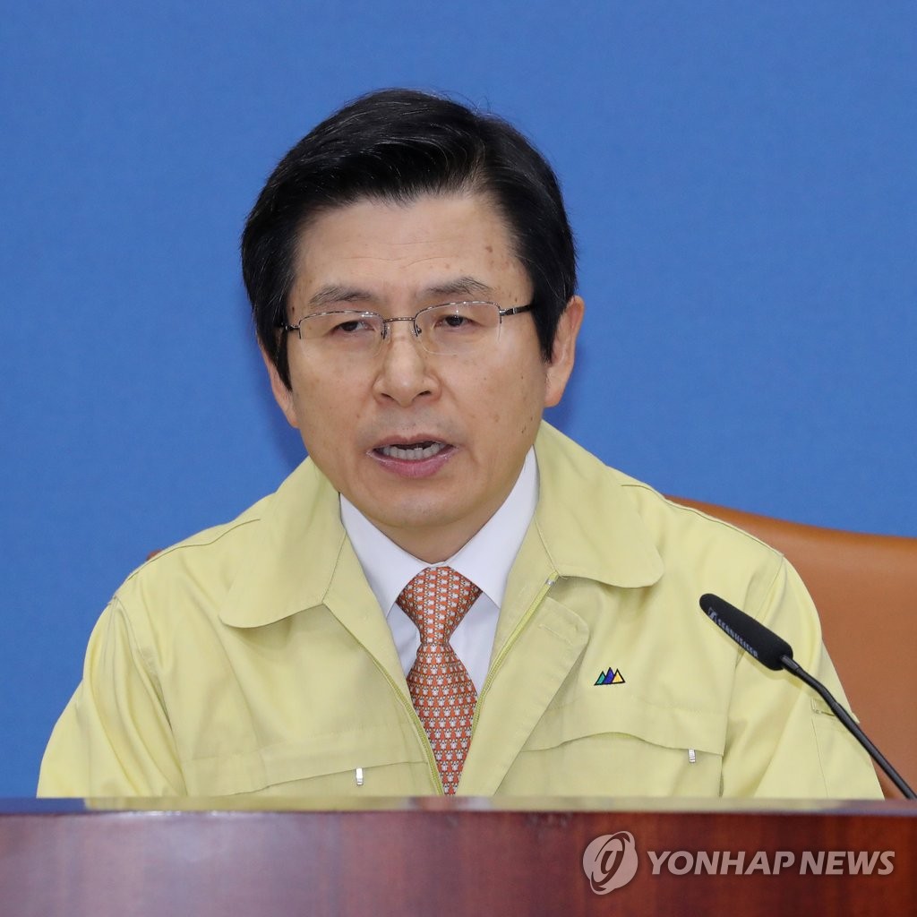 발언하는 황 대행
(서울=연합뉴스) 백승렬 기자 = 황교안 대통령 권한대행 국무총리가 10일 정부 서울-세종-지방자치단체 간 민관합동 구제역·AI 일일점검회의에서 발언하고 있다. 2017.2.10 srbaek@yna.co.kr
