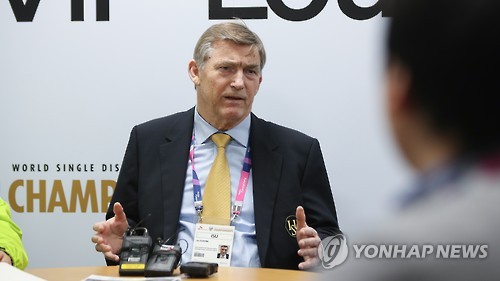 인사말하는 얀 데이케마 회장