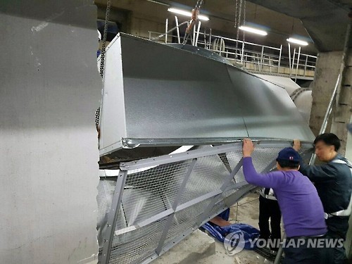 부산지하철 환풍기가 '뚝'