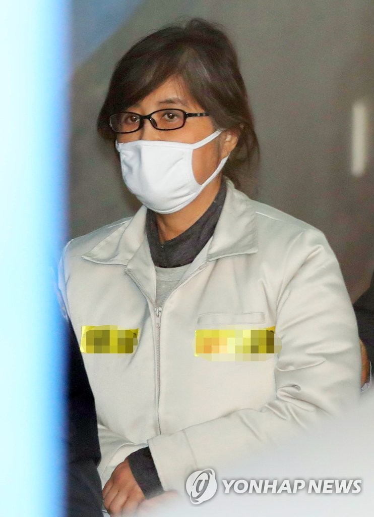 '비선실세'의 눈빛