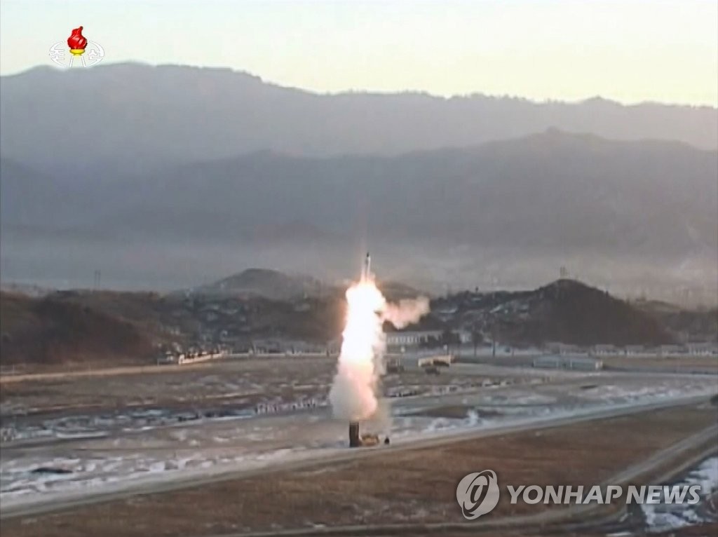 북한TV, 중장거리탄도탄 '북극성 2형' 발사 영상 공개
