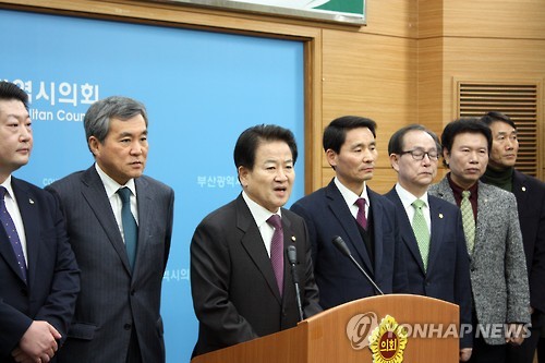 부산서 조기 개헌 필요성 역설하는 정동영 의원