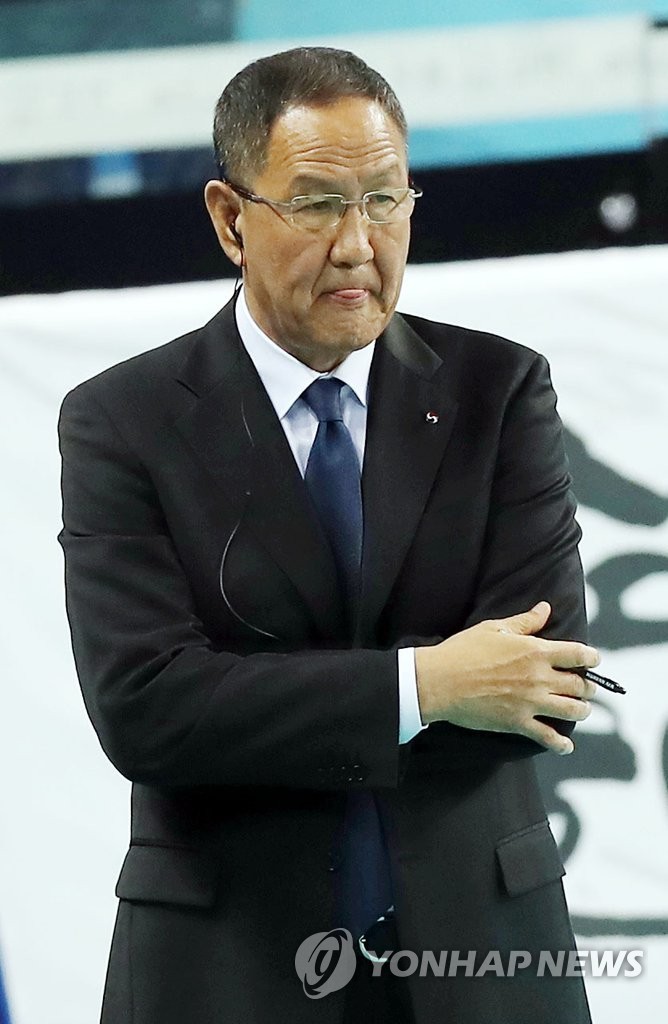 경기 지켜보는 박기원 감독