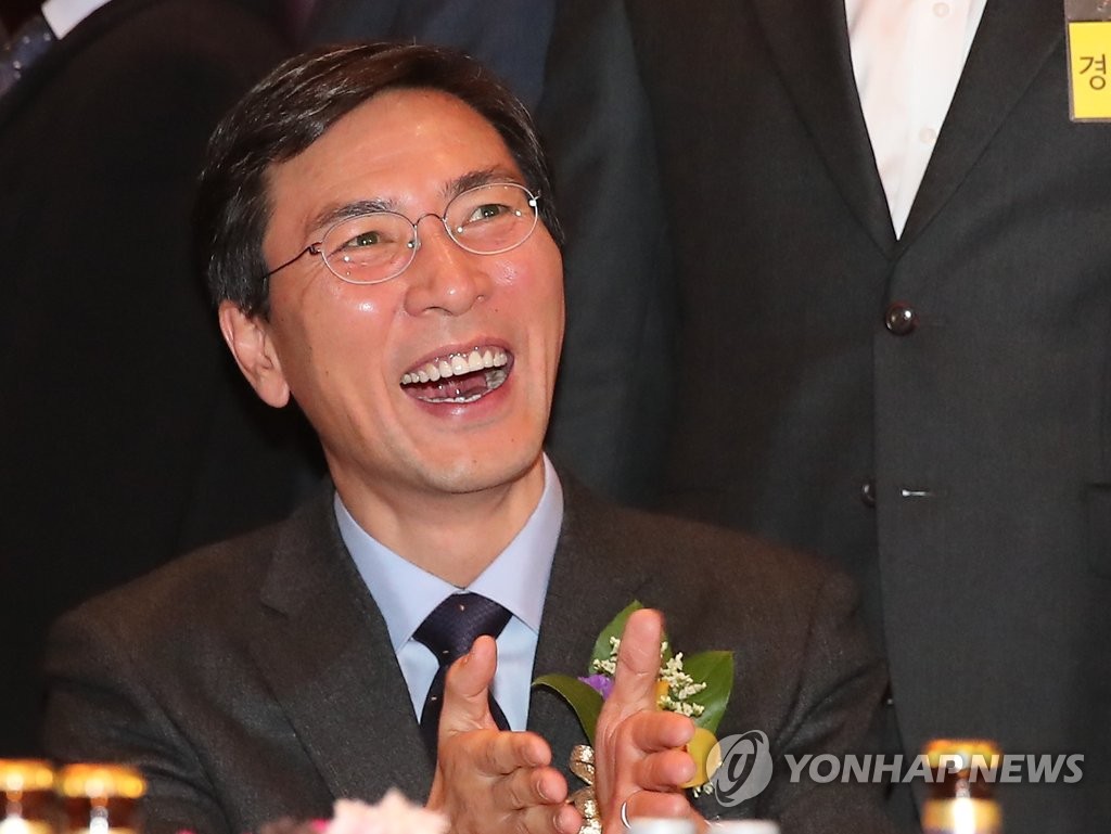 박수치는 안희정