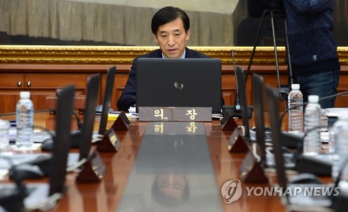 생각에 잠긴 이주열 총재