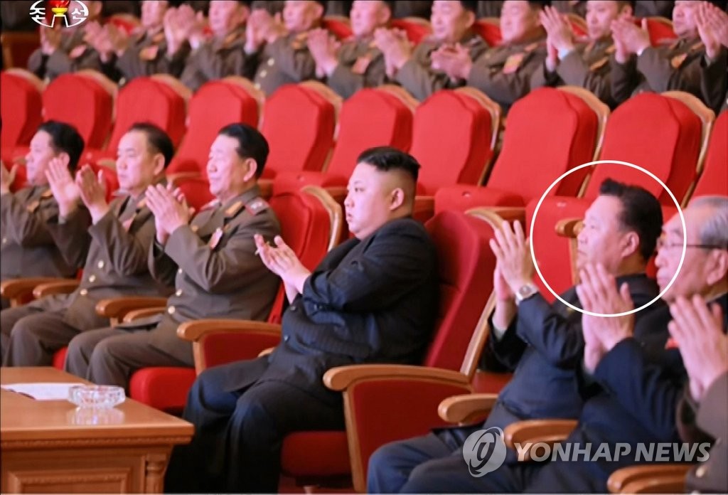 북한 최룡해, 김정은과 공훈국가합창단 공연 참석