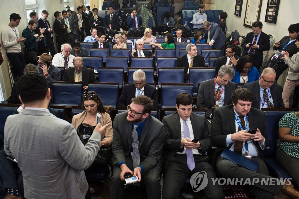 백악관의 언론 재갈물리기…AP·타임은 보이콧