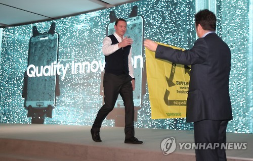 '로우즈 CMO, 나가주시죠'