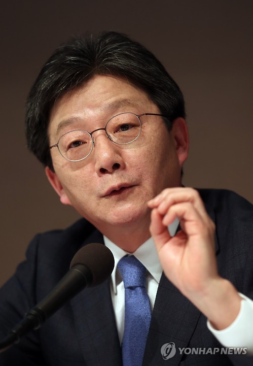 답변하는 유승민