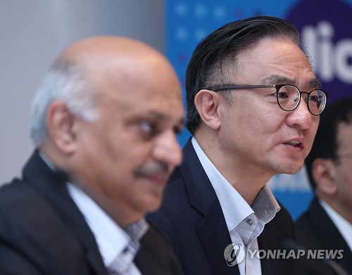 기자회견하는 삼성-지오