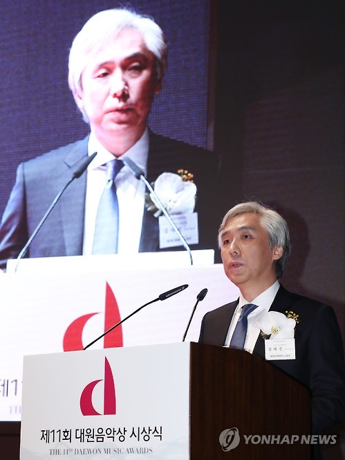 수상소감 밝히는 김대진