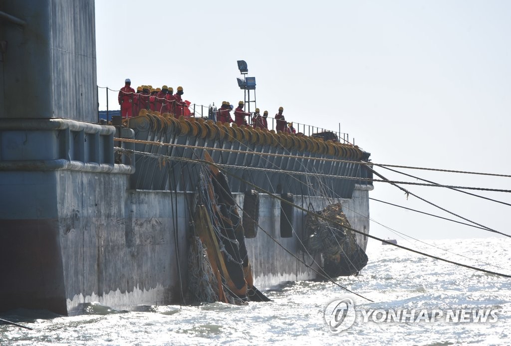 세월호 인양작업 분주