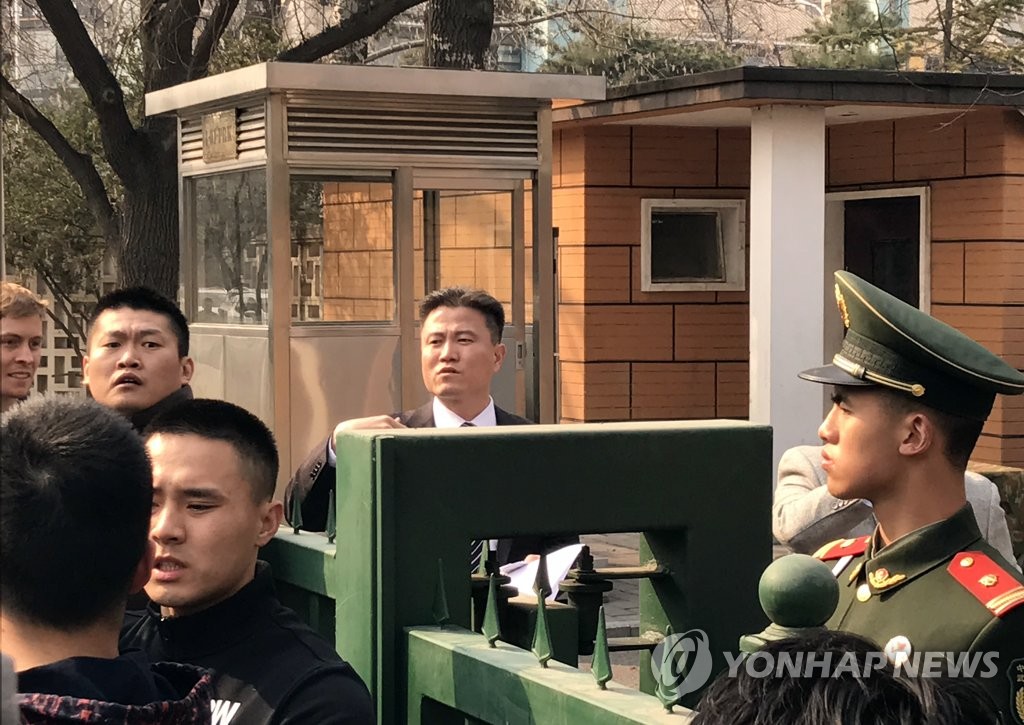 北, 中 주재원 "흔들리지 말라"…中도시 돌며 사상 검열