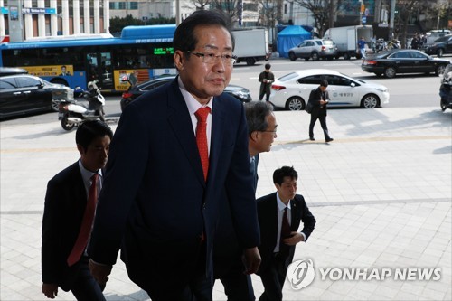 이회창 만나러 가는 홍준표