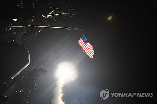 시리아 향해 발사되는 美 토마호크 미사일