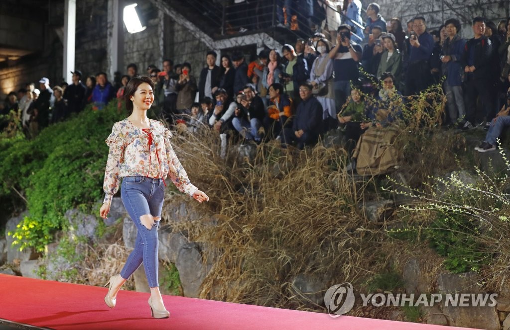 청계천 수상 패션쇼
