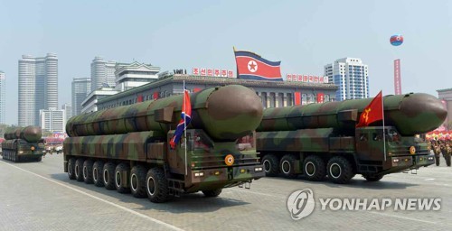 북한이 지난달 15일 열병식에서 공개한 신형 ICBM 추정 미사일