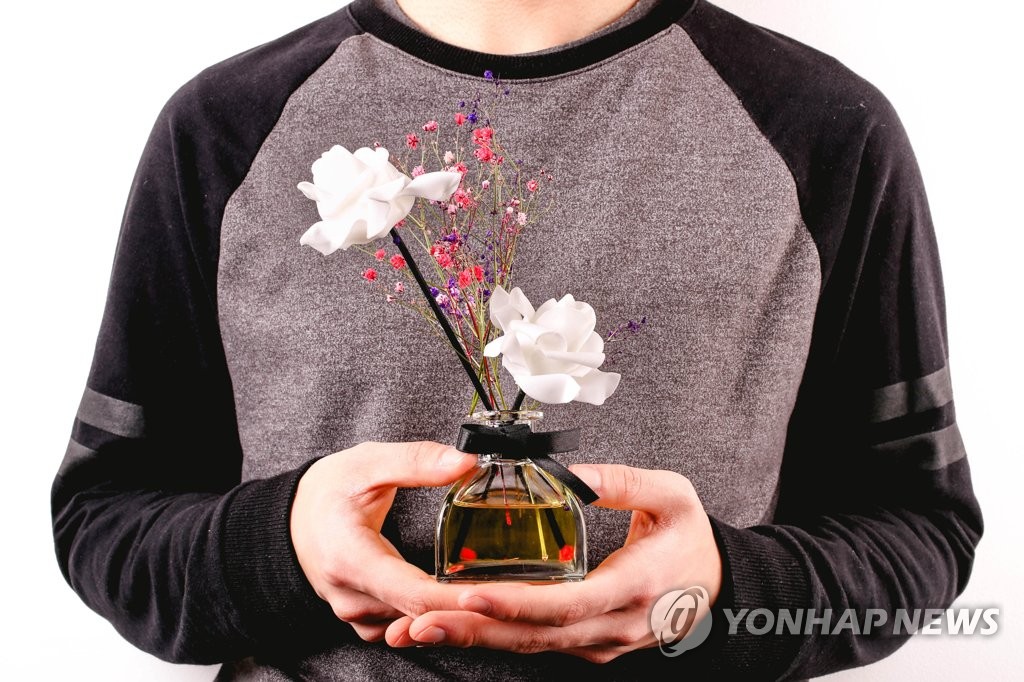 시각장애인이 만든 '봄내음 디퓨저'