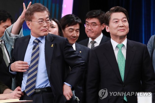 토론 준비하는 문재인 안철수