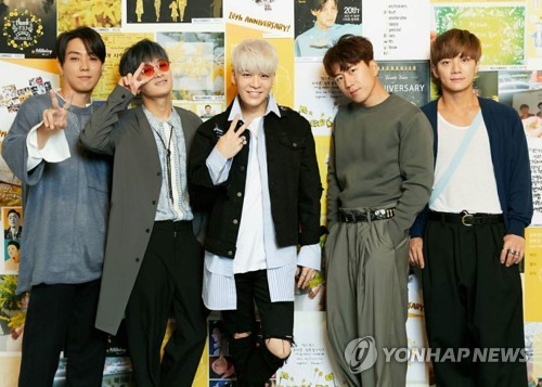 젝스키스, 데뷔 20주년 맞아 전시회 개최