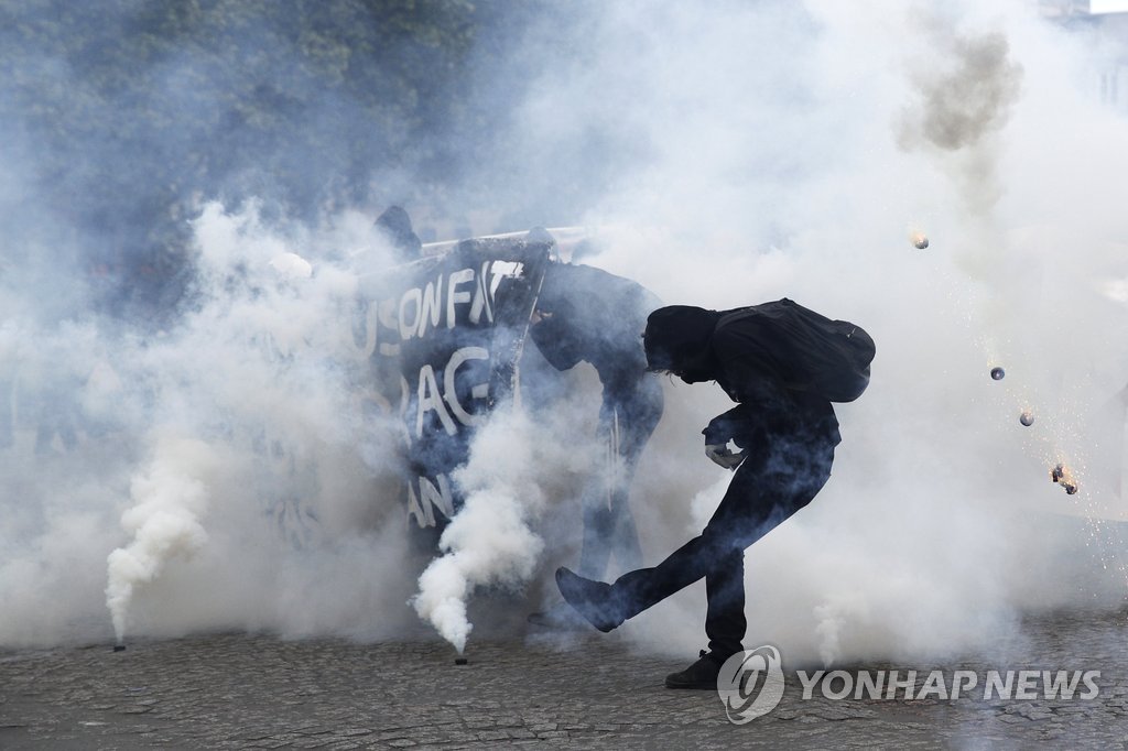 '극우 반대' 파리의 노동절 집회