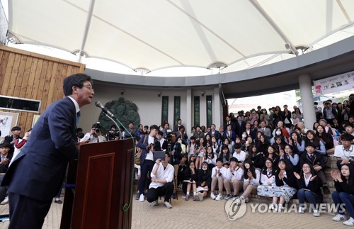 효잔치 축사하는 유승민