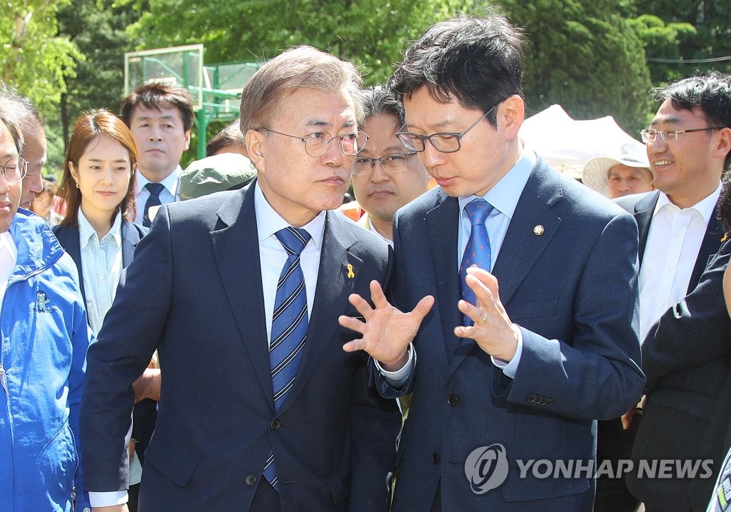 문재인과 김경수의 대화