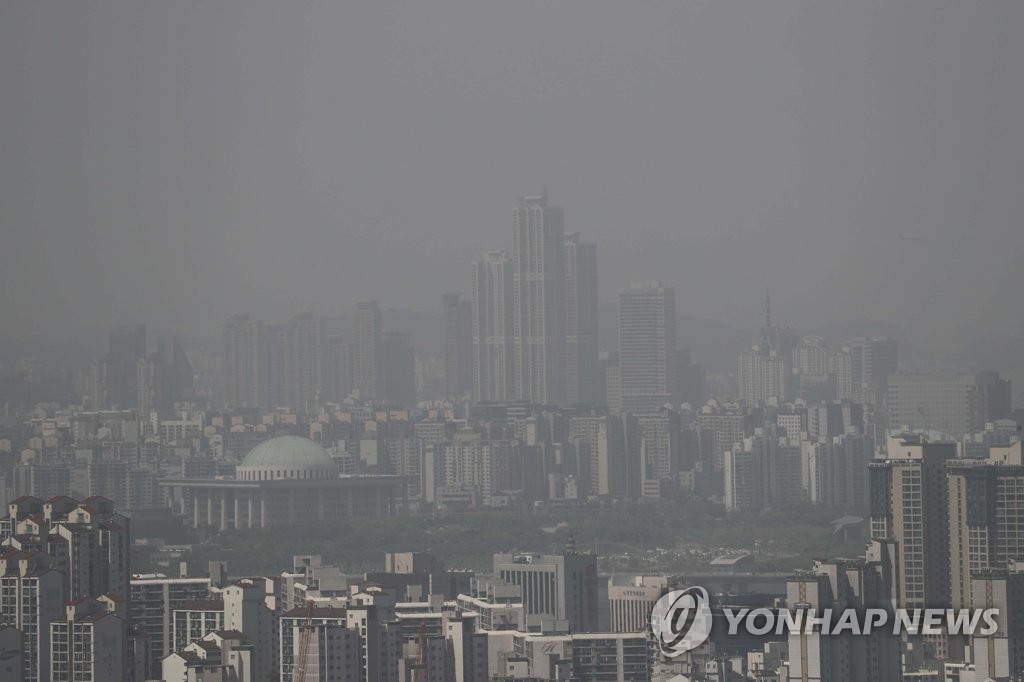 미세먼지로 뿌연 서울 하늘