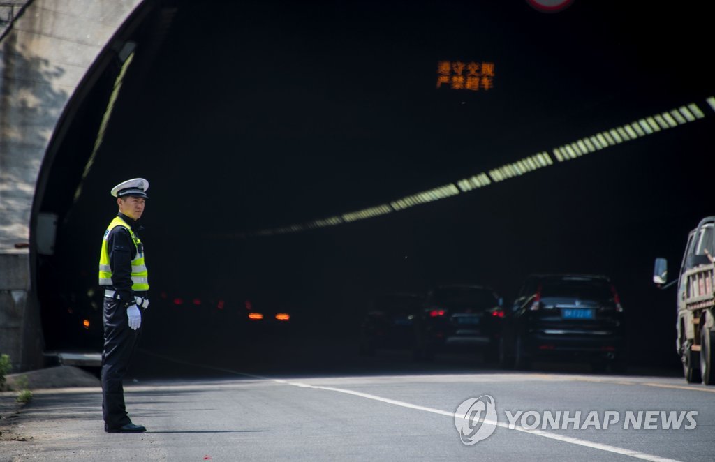 韓유치원생 탄 버스 화재현장 산둥성 터널